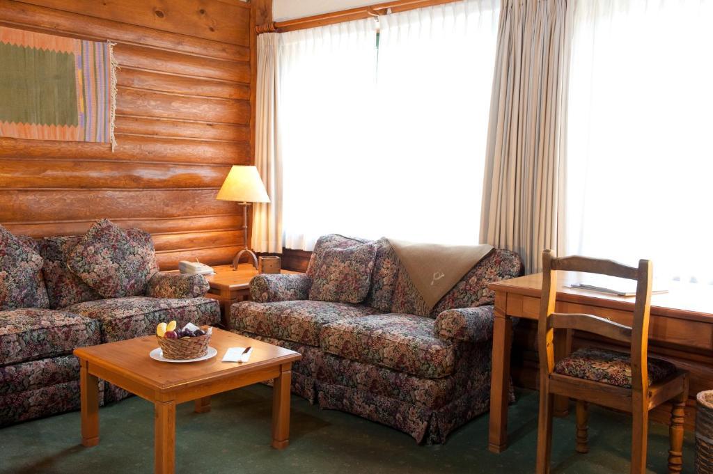 Post And Hotel Lake Louise