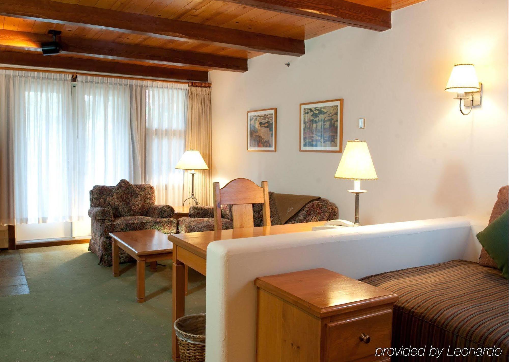 Hotel Post And Lake Louise