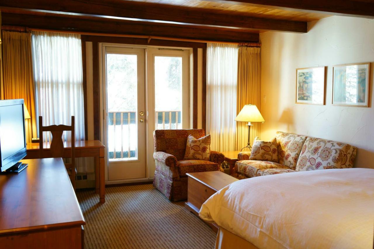 Post And Hotel Lake Louise